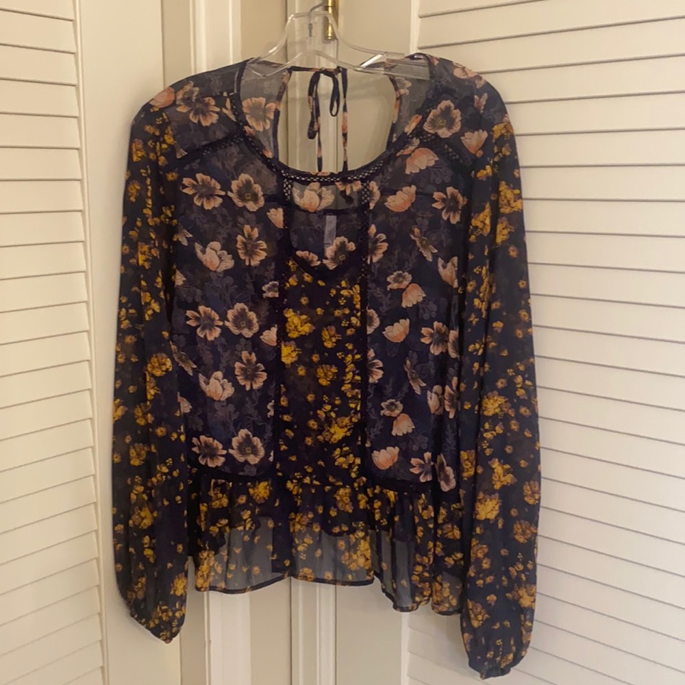 Xhilaration Women’s top size medium - Picture 1 of 5
